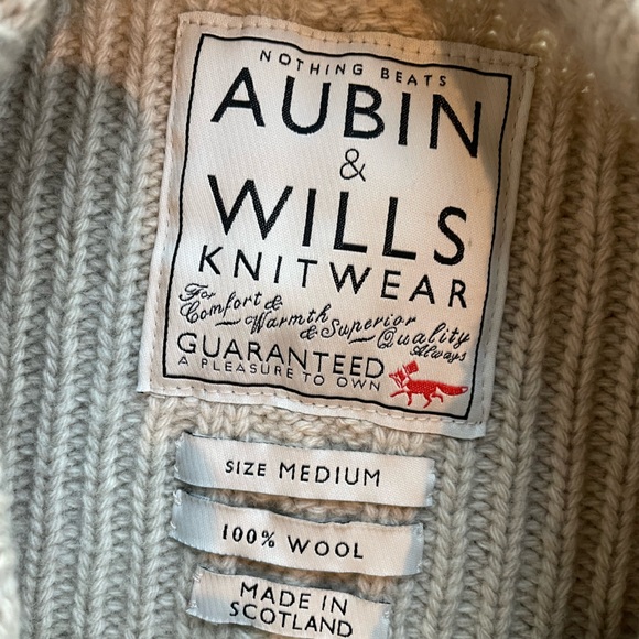 Heavy duty 100% wool sweater made in Scotland. Never worn. - Picture 2 of 2